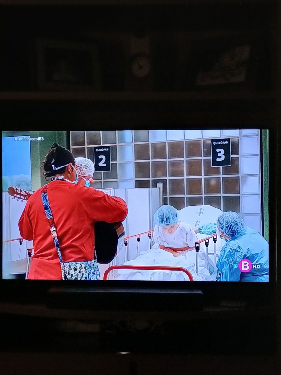 📺 viendo un nuevo capítulo de #SonEspasesIB3 en <a href="/IB3televisio/">IB3 Televisió</a> y un nuevo motivo de emoción
En contexto #COVID19 conocemos,entre otras situaciones, cómo pasan la hospitalización pacientes oncológicos pediátricos
👋Grandes sois profesionales #sanitarios <a href="/ibsalut/">Servei de Salut de les Illes Balears (IB-SALUT)</a> 🏥
GRACIAS siempre