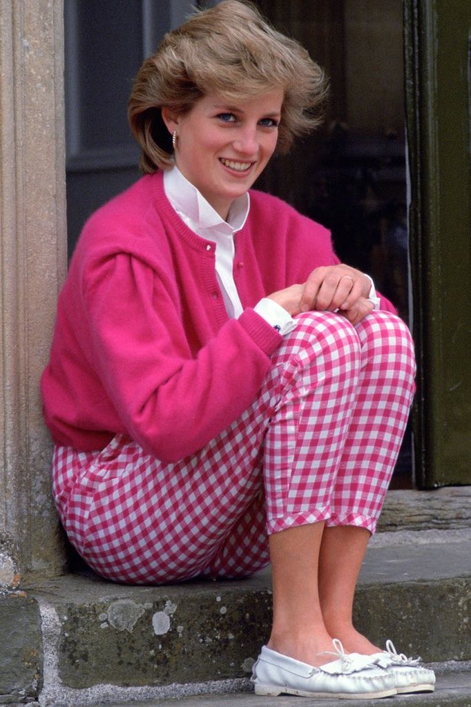 thread of princess diana’s outfits