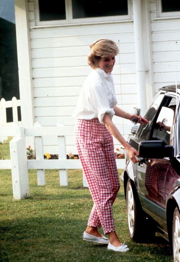 thread of princess diana’s outfits