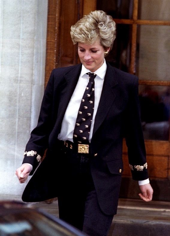 thread of princess diana’s outfits