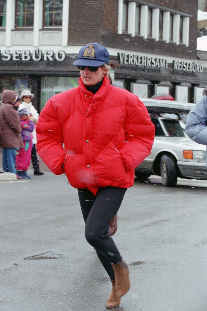 thread of princess diana’s outfits