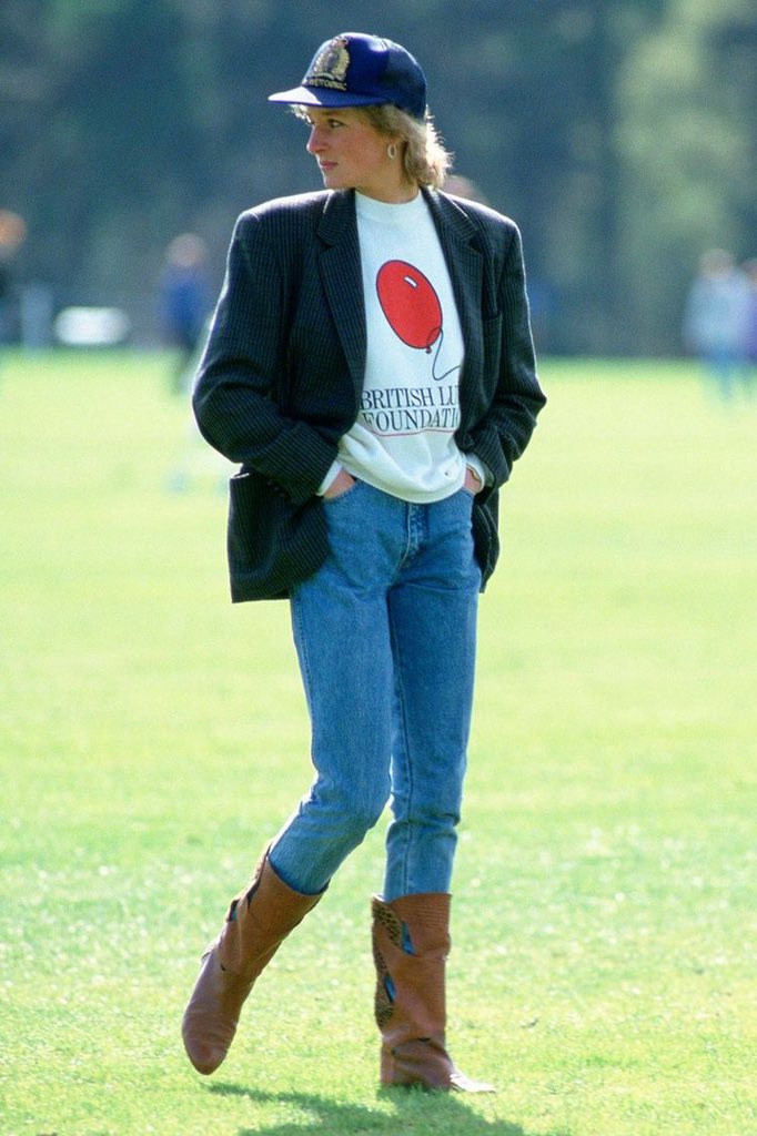 thread of princess diana’s outfits