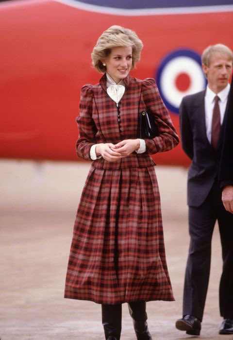 thread of princess diana’s outfits