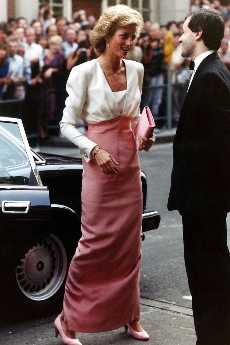 thread of princess diana’s outfits