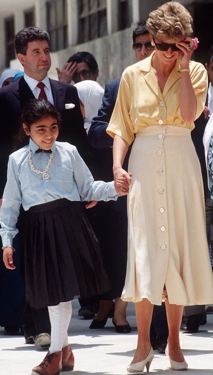 thread of princess diana’s outfits