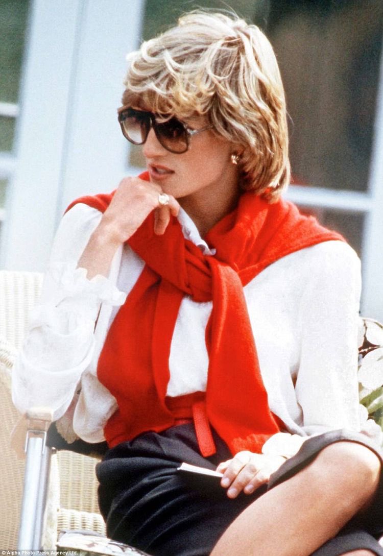 thread of princess diana’s outfits