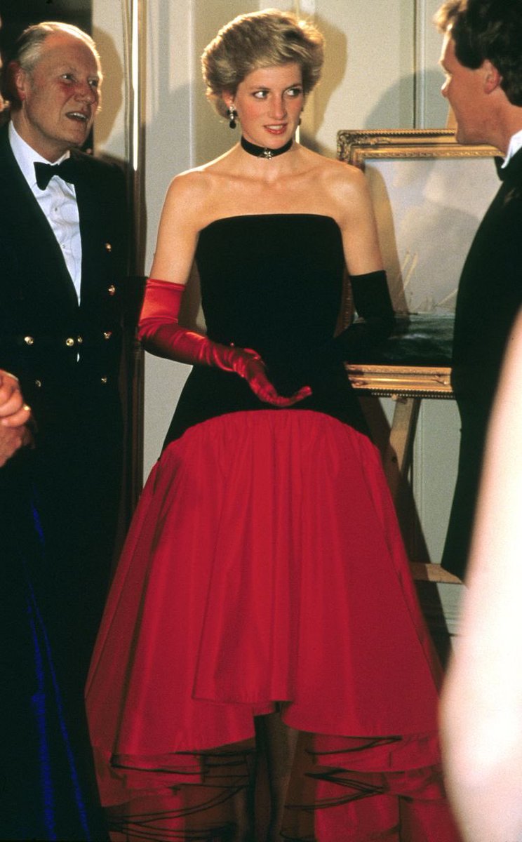 thread of princess diana’s outfits