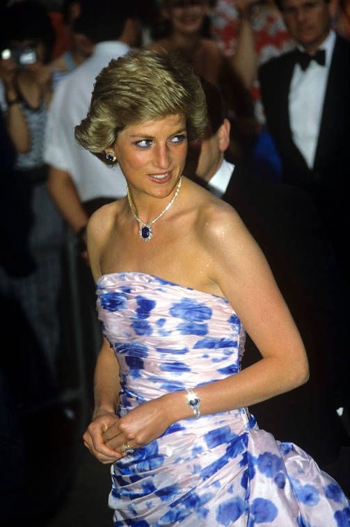 thread of princess diana’s outfits
