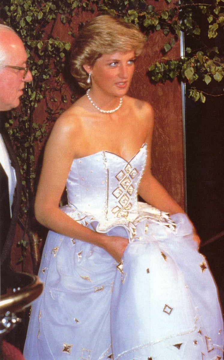 thread of princess diana’s outfits