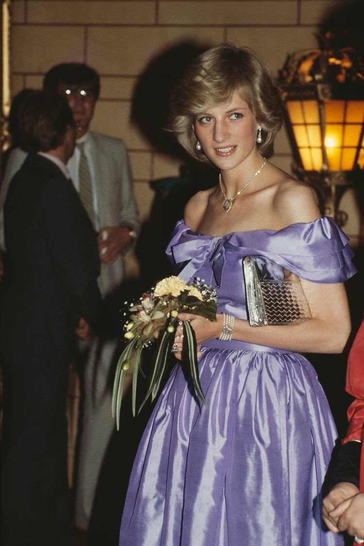 thread of princess diana’s outfits
