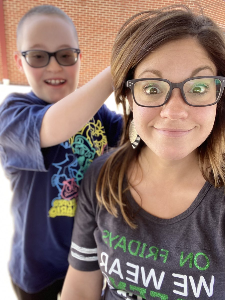 nrobinsonD32's tweet image. According to my friend Mason, my hair needed a little work while I was on recess duty this afternoon. He always helps me be my best. ♥️🤣 #pesd32 @JulieBeckerman1