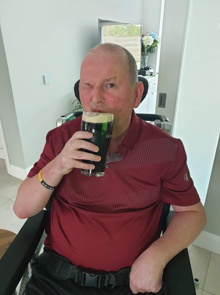 What a great photo of Seán Cox enjoying a pint on his birthday. Wonderful to see him looking so well and the progress that he’s made. Happy Birthday Seán 🥳