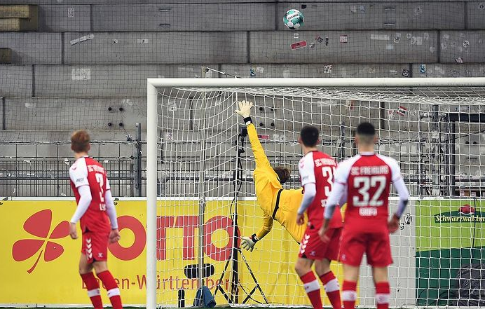 2. Florian Muller (1997)Freiburg (10e)27 matchs joués 41 buts encaissés, 42.4 attendus, 1 csc +2.4+0.09Solide cette saison, il ne devrait pas retrouver le banc de Mainz de sitôt.