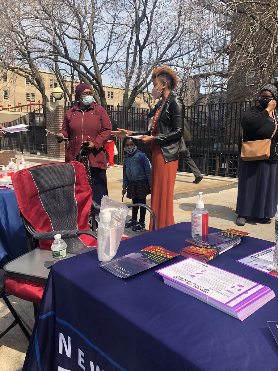 Harmongoff4NY's tweet photo. #TeamSenatorBenjamin and #TeamAssemblyMemberTaylor are out in the community today handing out masks, hand sanitizer and information regarding locations for the Covid-19 vaccine. #Harlem https://t.co/Ti0gIjjzTb
