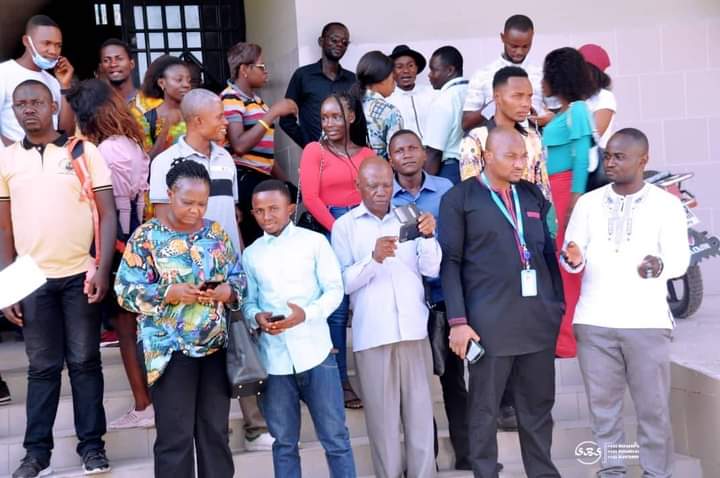RCTshopo's tweet photo. #RACOJTSHOPO, @UNICEFDRC @DPSTshopo,@GMukulangando @YaliRDC  
Sensibilisation préventive sur la fièvre jaune avec les structures des jeunes à Tshopo.
Rappelons que de 20 au 29 avril interviendra la vaccination contre la FJ. #Vacciner_Aimer
#Vacciner_Sauver https://t.co/00j7zuNap2