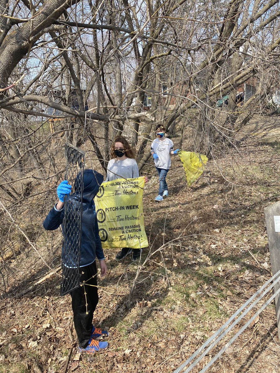 Some #communitycleanup around RCI today. Thanks to students and staff who spent time picking up waste around our community! #ShareTheGood @renfrewraiders #dogoodtofeelgood