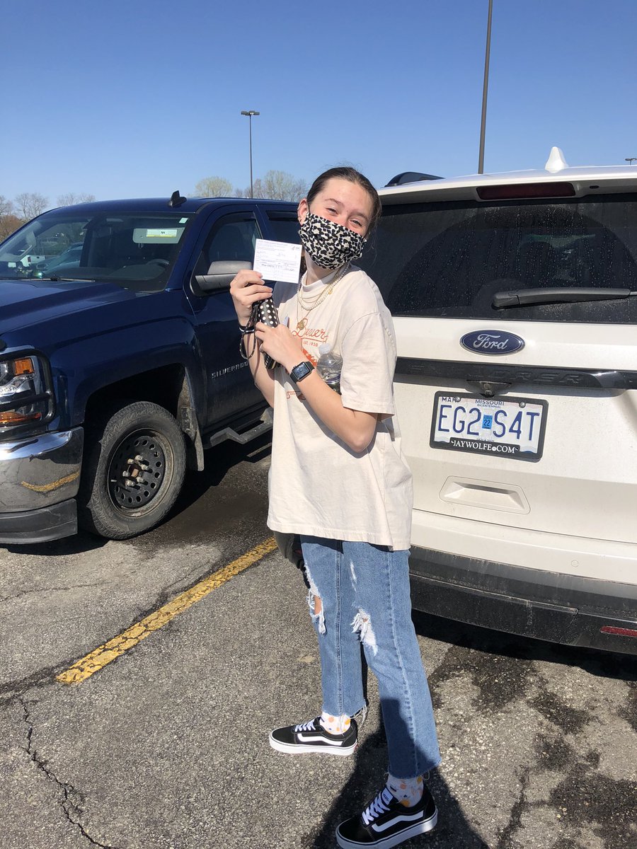 RileyNichols27's tweet photo. Got my first shot today 😎 #whoopwhoop #gogetvaccinated https://t.co/H32iFIjTHi