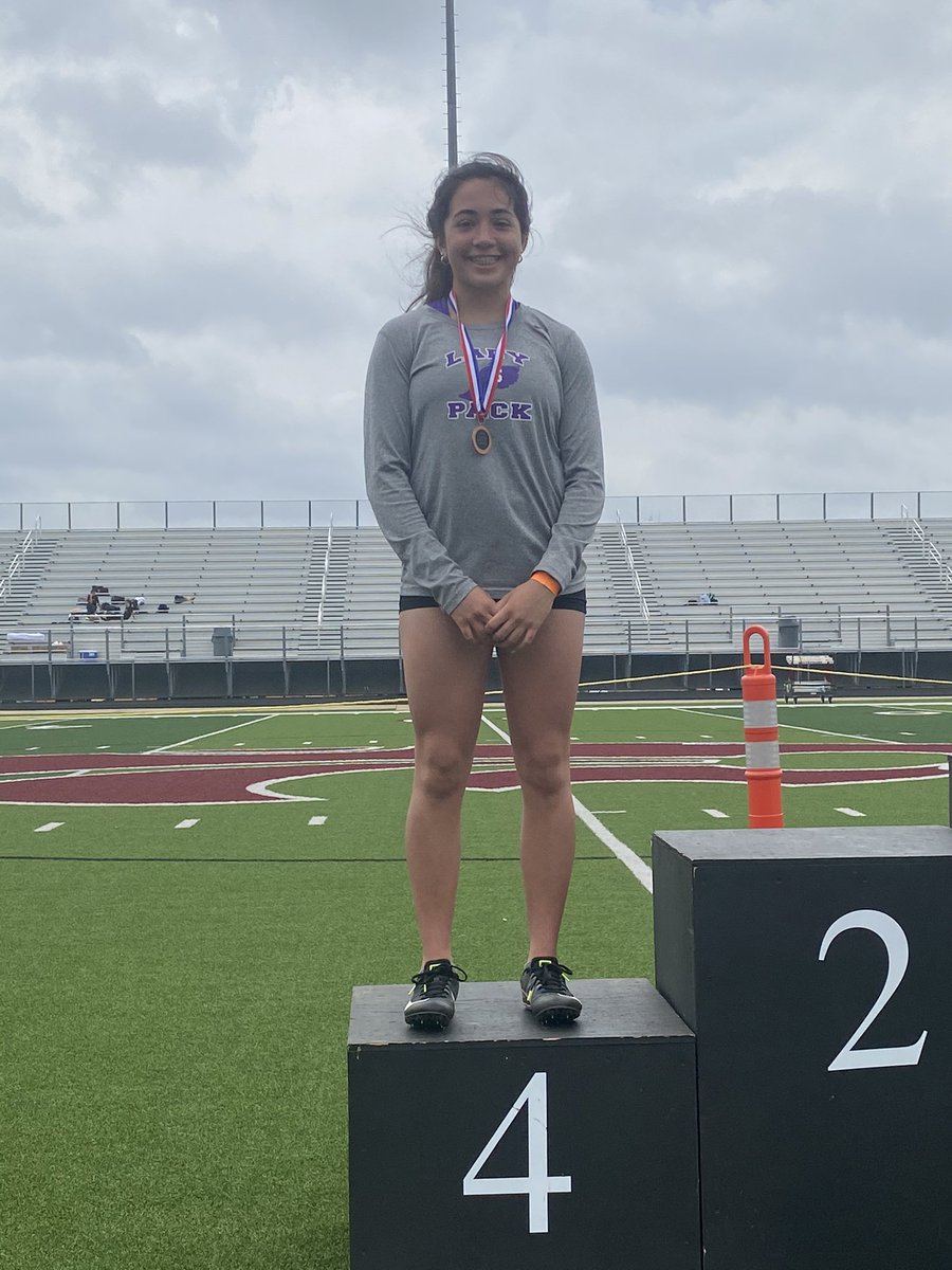 More area qualifiers! Libby Flores in the triple jump. <a href="/libby10flores/">libby</a> <a href="/TracknHill_lhs/">Lavada Hill</a> <a href="/jboyd_k/">Jerri K Boyd</a>