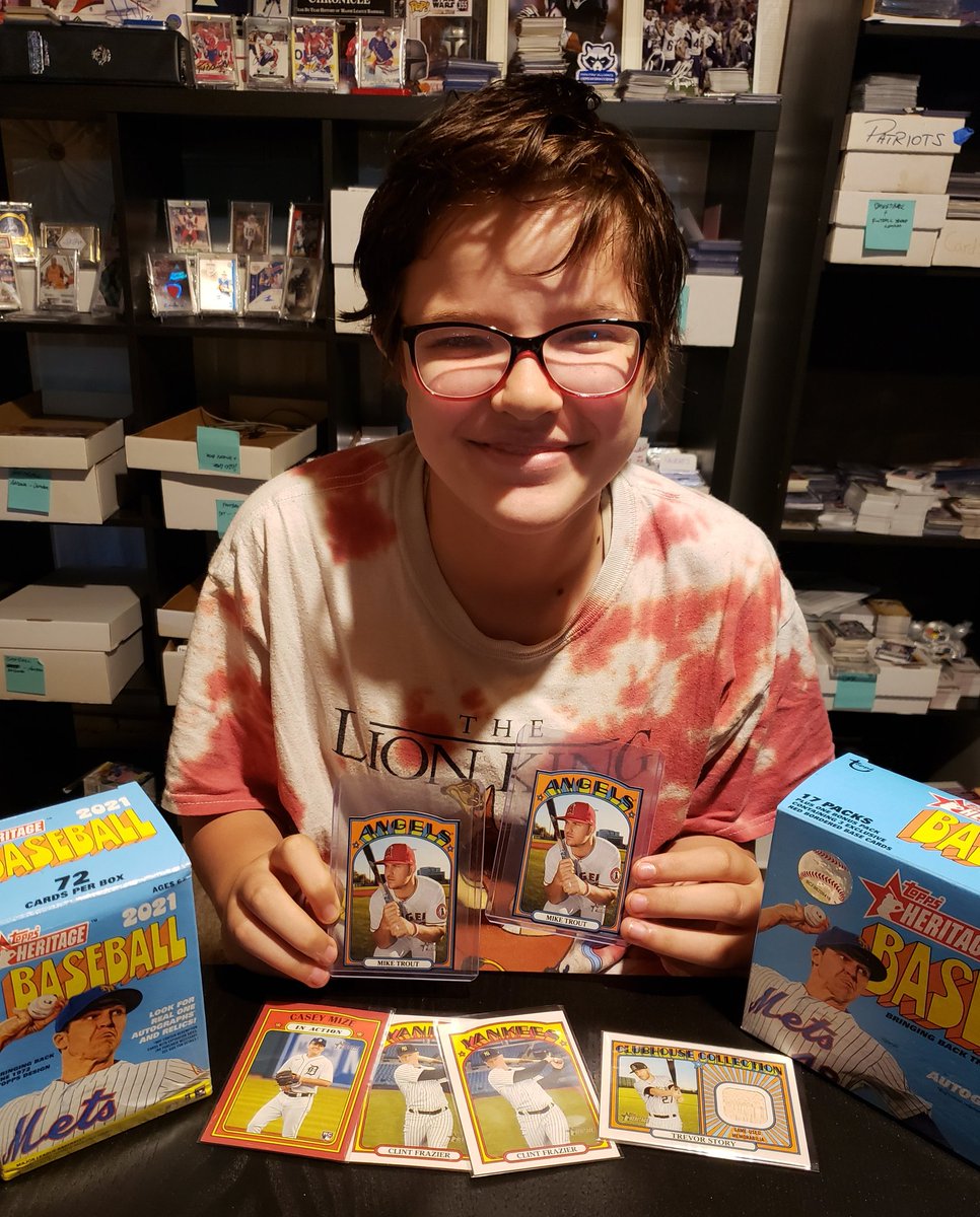 kartelcards's tweet photo. Zoe & I did a little spring break #GardyHunting this morning w/a @Topps Heritage Mega & blaster... no luck w/finding a Gardy, but each box had a Trout diecut mini! The mega also had a Trevor Story bat & Casey Mise red border.
The inserts are really cool, esp the moon landing! https://t.co/DkCcnZi8Zo