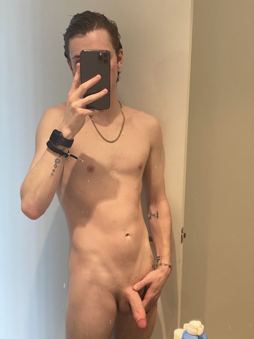 fresh out the shower😌 https://t.co/Gjmh7kVmQG