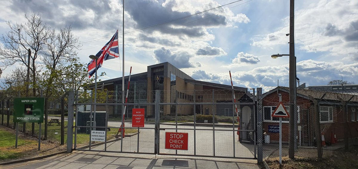 Flag at half mast as we walked past Woolwich Barracks earlier this afternoon - the Kings Troop preparing for a commemorative Royal Gun Salute this weekend.

RIP Your Royal Highness, Prince Philip, Duke Of Edinburgh

#respect #salute