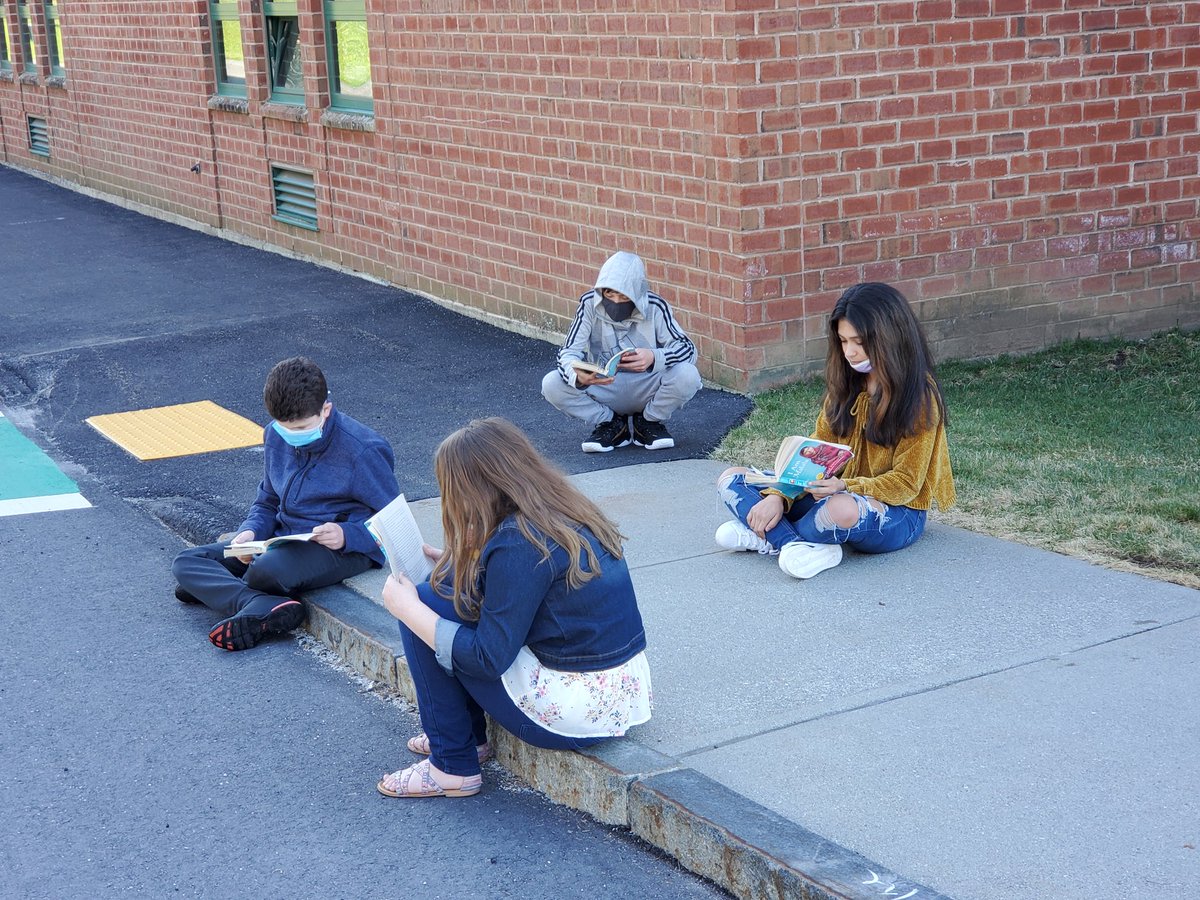 CMSOwls's tweet photo. Taking advantage of the great temps and sunshine to read with partners (yay!) and get ready for literature circle jobs! 😊
#6thgrade @cms_grizzlies https://t.co/bFqilbWWUg