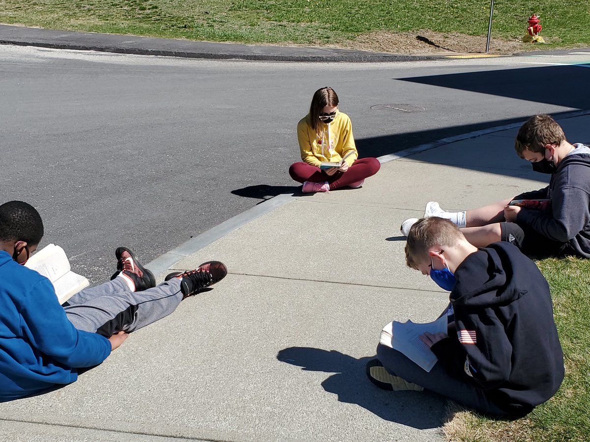 CMSOwls's tweet photo. Taking advantage of the great temps and sunshine to read with partners (yay!) and get ready for literature circle jobs! 😊
#6thgrade @cms_grizzlies https://t.co/bFqilbWWUg