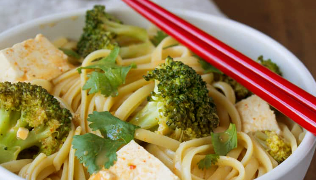 Here’s a recipe to keep all your healthy home cooking adventures exciting and new—and easy! It’s Easy Curried Noodles with Tofu, made with Dreamfields Linguine. dreamfieldsfoods.com/all-recipes/ea…