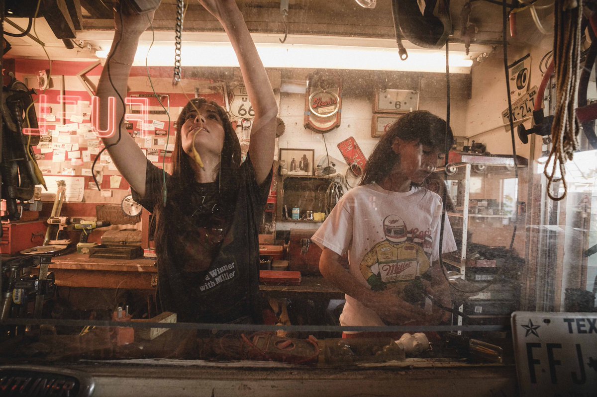 Miller High Life tweet media