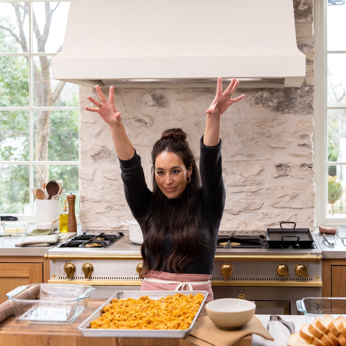 chipgaines's tweet image. Jo is a Friday mood!!! Go check out her new season of #MagnoliaTable on @discoveryplus.
