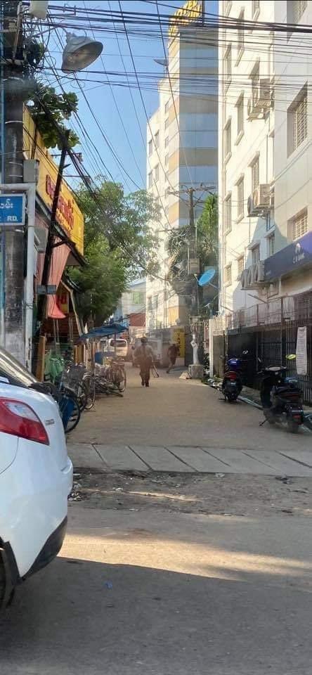 April 9
Innocent civilians were arrested by the military near the Yankin Township.
Also some armed forces did not wear uniform and shooting people without any reason.
#WhatsHappeningInMyanmar #Apr9Coup