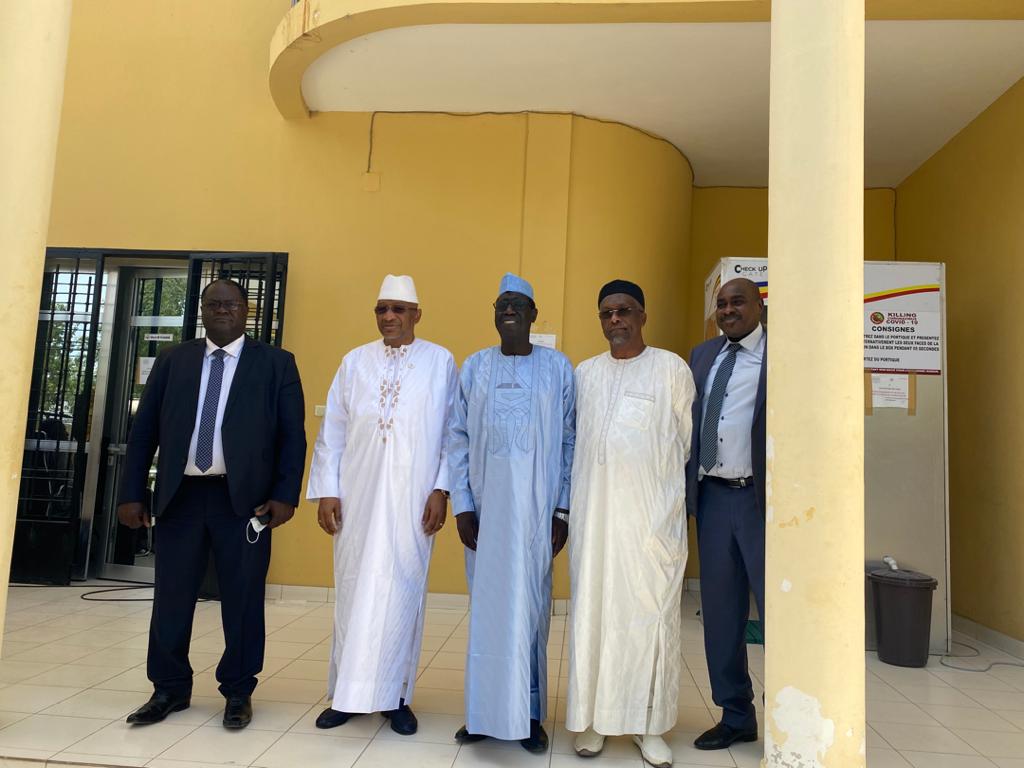 Cet matin le Président de la Commission Électorale Nationale Indépendante (CENI) Dr KODI Mahamat Bam,  a accordé une audience à M. Soumeylou Boubèye Maïga ancien Premier Ministre du Mali, Chef du Groupe multinational des Observateurs de la CEN-SAD.