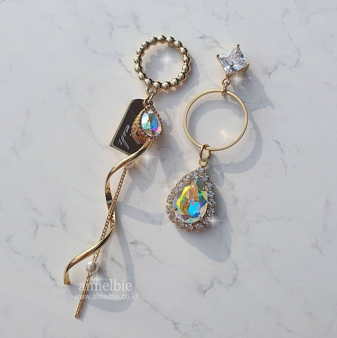 Over The Rainbow #Earrings

💖구매방법: 쇼핑몰에서 'Rainbow' 검색
💖쇼핑몰 링크: aimelbie.co.kr

💜Price: 18 USD
💜Order through our Instagram
💜Payment method: Paypal

#earrings #jewelry #귀걸이 #예쁜귀걸이 #악세사리쇼핑몰 #앤틱귀걸이 #earringslove #귀걸이샵 #악세사리