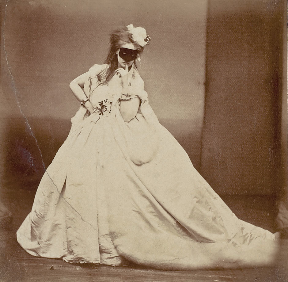 She spent a large part of her personal fortune and even went into debt to execute this project. Most of the photographs depict the Countess in her theatrical outfits, such as the Queen of Hearts dress.