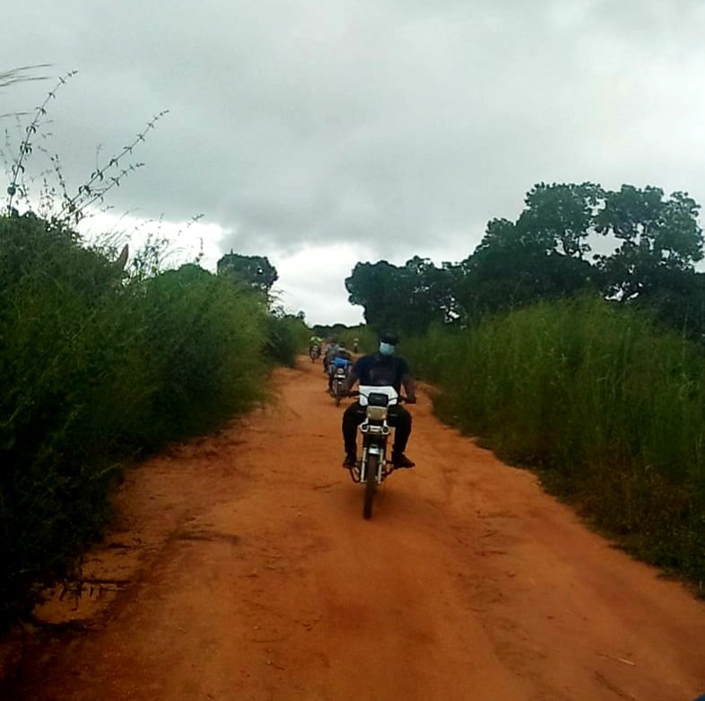 elim_servicos's tweet photo. Our team is out collecting data on the impact of ANE's Integrated Rural Roads Development Programme in Zambézia and Nampula provinces. This #evaluation is funded by @WorldBank and implemented with the @Stockholm_Uni.
#developmentliveshere #datacollection #tangibleimpact https://t.co/MLSBCczyj6