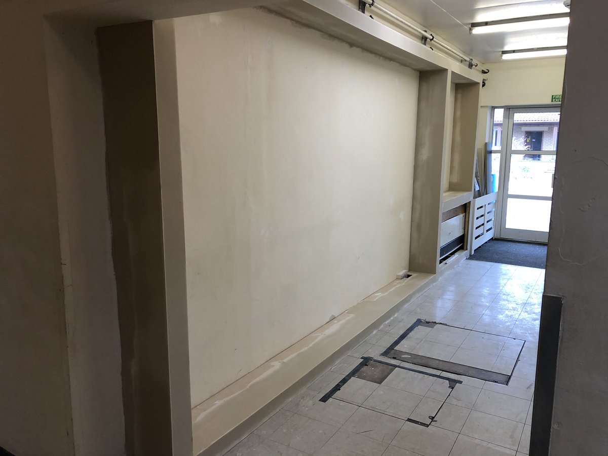 topbrum's tweet image. @DTassoc @DT_Chat @DesignMuseum Amazing effort from ‘senior Collin’ today to dry line ‘The Wall’ @elycollege D&amp;amp;T department. It’s certainly going to be another great addition to Ely D&amp;amp;T and companion to the museum #growingdt #proud #teachingspaces #climateforlearning #display