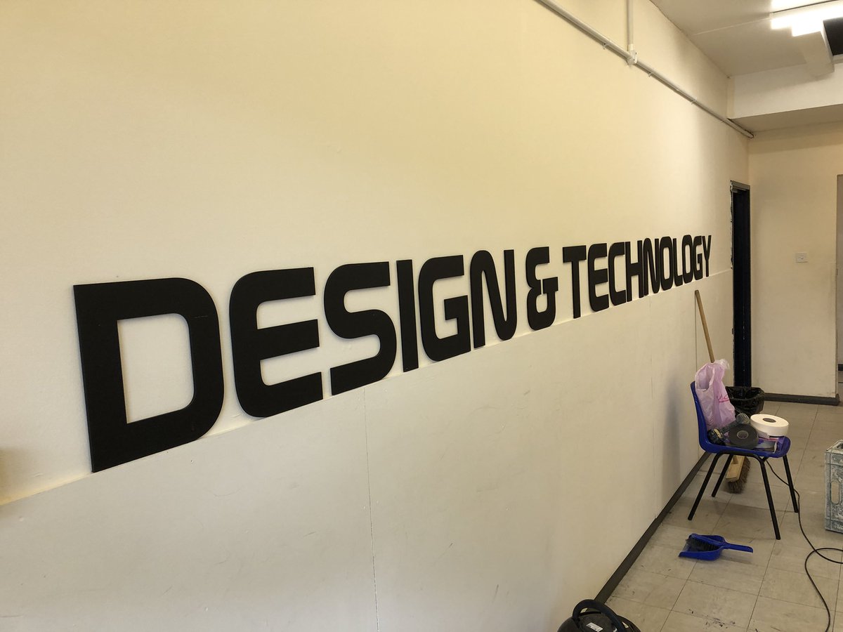 topbrum's tweet image. @DTassoc @DT_Chat @DesignMuseum Amazing effort from ‘senior Collin’ today to dry line ‘The Wall’ @elycollege D&amp;amp;T department. It’s certainly going to be another great addition to Ely D&amp;amp;T and companion to the museum #growingdt #proud #teachingspaces #climateforlearning #display