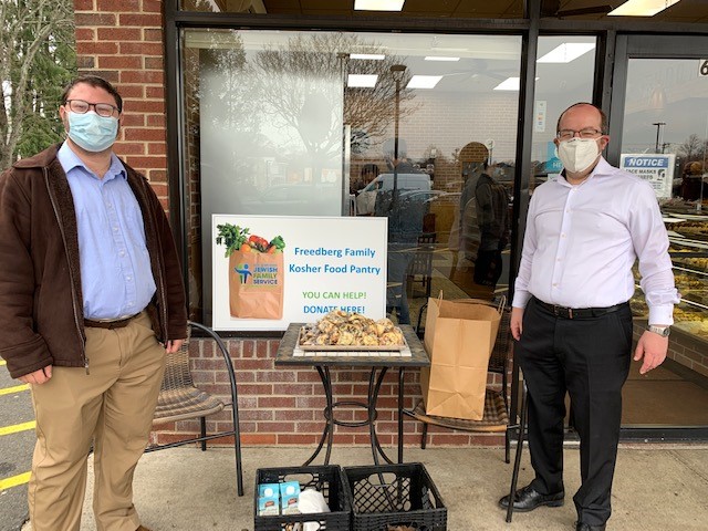 JFS_CT's tweet image. Thank you @rabbidcohen &amp;amp; Assistant Rabbi @Moshe_Kurtz of @cas_stamford who welcomed shoppers at Beldotti Bakery to collect food for @JFS_CT Freedberg Family Kosher Food Pantry &amp;amp; gave visitors a taste of delicious Babka!  ow.ly/QomA50EkSVU