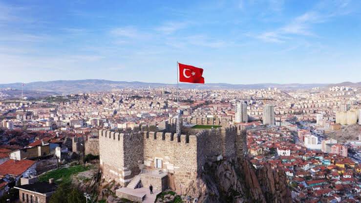 Ankara alalede bir ülkenin sıradan bir başkenti değildir. Ankara Türklüğün, İslam dünyasının ve dünya mazlumlarının; başkenti, umudu, geçmişi ve geleceğidir.  Başkenti, umudu, geçmişi ve geleceği Ankara'da bulamayanlar içimizdeki soysuz hainlerdir. 

#ErsinKorkutTutuklansın