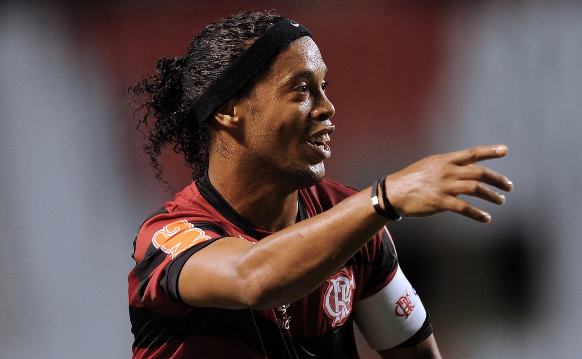 ChampionsLeague's tweet image. 🇧🇷 Ronaldinho at Flamengo 🔴⚫️

#UCL