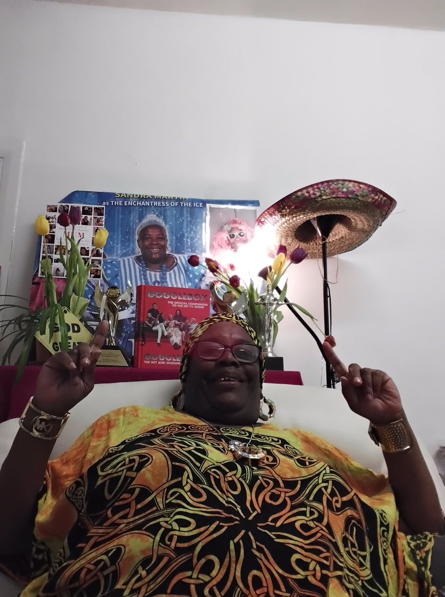 Sandragogglebox's tweet photo. #THESANDRAMARTINSHOW 7PM TONIGHT FACEBOOK LIVE EVERY DAY 7PM now that's entertainment π π― π₯ π π π https://t.co/NwjbOrRRCN