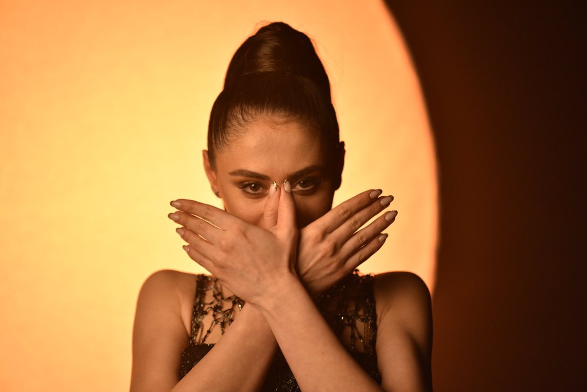 Today the number of views of the Mata Hari music video on YouTube has exceeded 3.000.000 🔥 I am very grateful to each of you for your support and in this regard, I want to share with you the most interesting shots from the backstage of our video 🤩🎬

#teammatahari #teamefendi