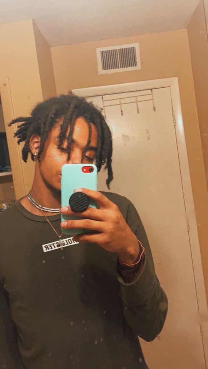 jaycolllins_'s tweet image. if i let you take my flicc u betta catch my angles😅