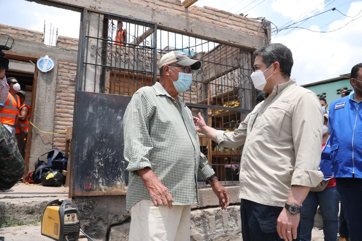 JuanOrlandoH's tweet photo. Aquí estamos en la Colonia José Ángel Ulloa para reactivar la economía, para generar empleo y para poner dinero en el bolsillo de la gente, por eso tenemos 58 intervenciones como estas en todo el país, buscando generar beneficio para los más pobres https://t.co/CMRRsF9qZf