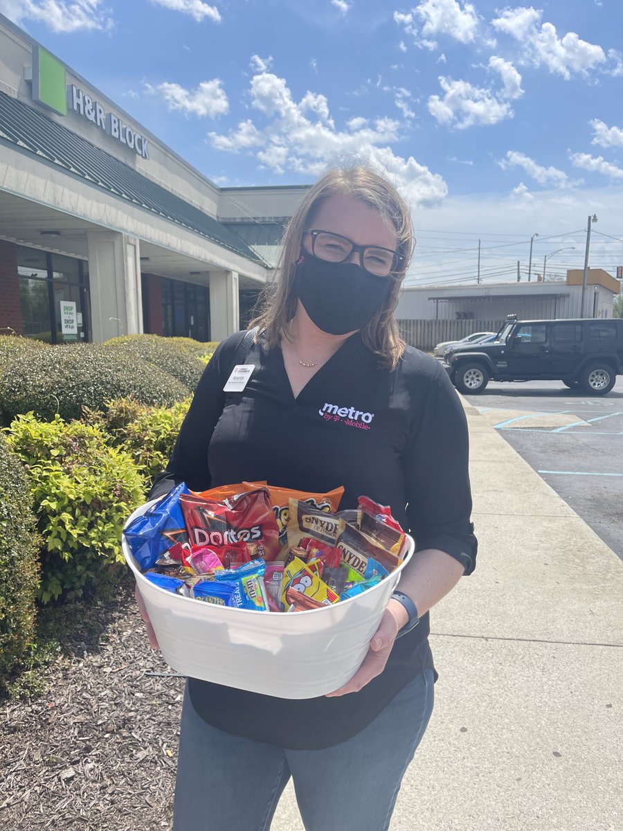 Amanda delivering goodies to her stores ⁦<a href="/jboy1724/">Javier B</a>⁩ ⁦<a href="/AmandaBates7/">Amanda Bates</a>⁩ ⁦<a href="/MattHaven/">Matt Haven</a>⁩