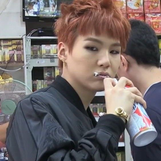 yoonsbread's tweet image. i’m so proud of him 🥺

#민윤기_10억스트리밍_축하해
#SUGA1BillionStreams
#윤기곡_스밍10억회돌파
#SUGA