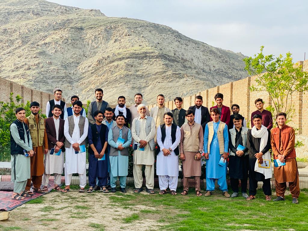ConvoyVcs's tweet photo. د ویښ کاروان ټولنې ملګرو پسرلنۍ مشاعره او بنډار جوړ کړی وو.
۱۴۰۰/۱/۲۰ جمعه مبارکه
مشاعره او ناسته د ملګري محمد قسیم لخوا دقران عظیم الشان دڅو مبارکو ایتونو په تلاوت سره پیل شوه، ورپسې د ویښ کاروان ټولنې مشر او بنسټګر پوهنمل خوشحال جبارخېل ....https://t.co/8A7Dg6LQmX https://t.co/EjyWZRE3EY