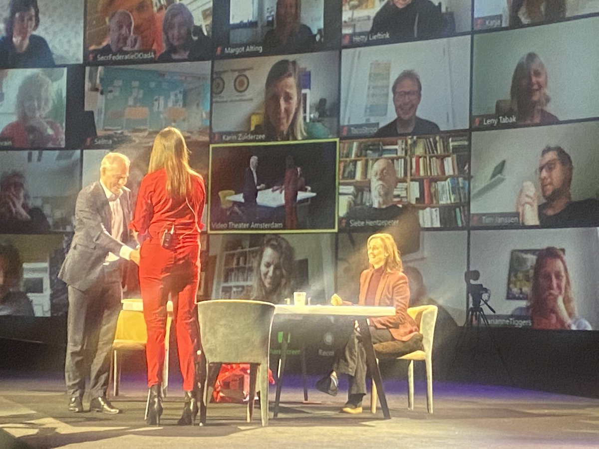 MHeijster's tweet photo. En dan, na heel veel beelden, herinneringen, muziek, is daar wethouder @MarjoleinMoor . Herbert krijgt de Andreaspenning van de gemeente Amsterdam #ooada #afscheid https://t.co/SjAiCnVEwE