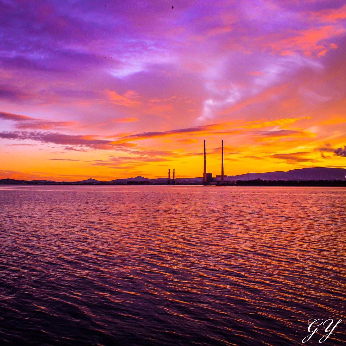 The stacks
@DiscoverIreland @dubcityphotos @LovinDublin @PhotosOfDublin @VisitDublin @loveclontarf_ie @dublinphotography #clontarf #poolbegchimneys #Dublin #ireland #photography #canonuk