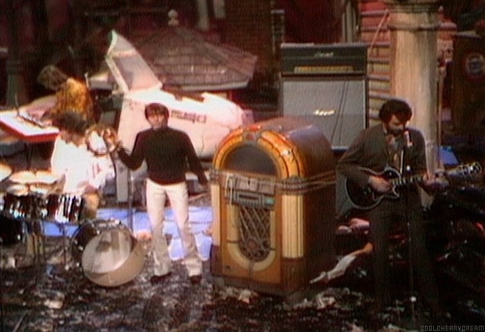HourlyMonkees's tweet photo. Happy 52nd Anniversary to 33 1/3 Revolutions Per Monkee! https://t.co/31gu00gg7A